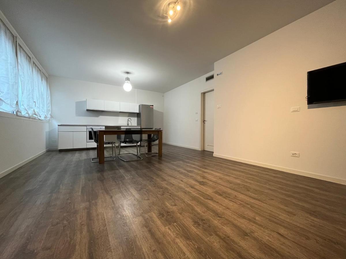 Modern Apartment - Centro Padova Bagian luar foto