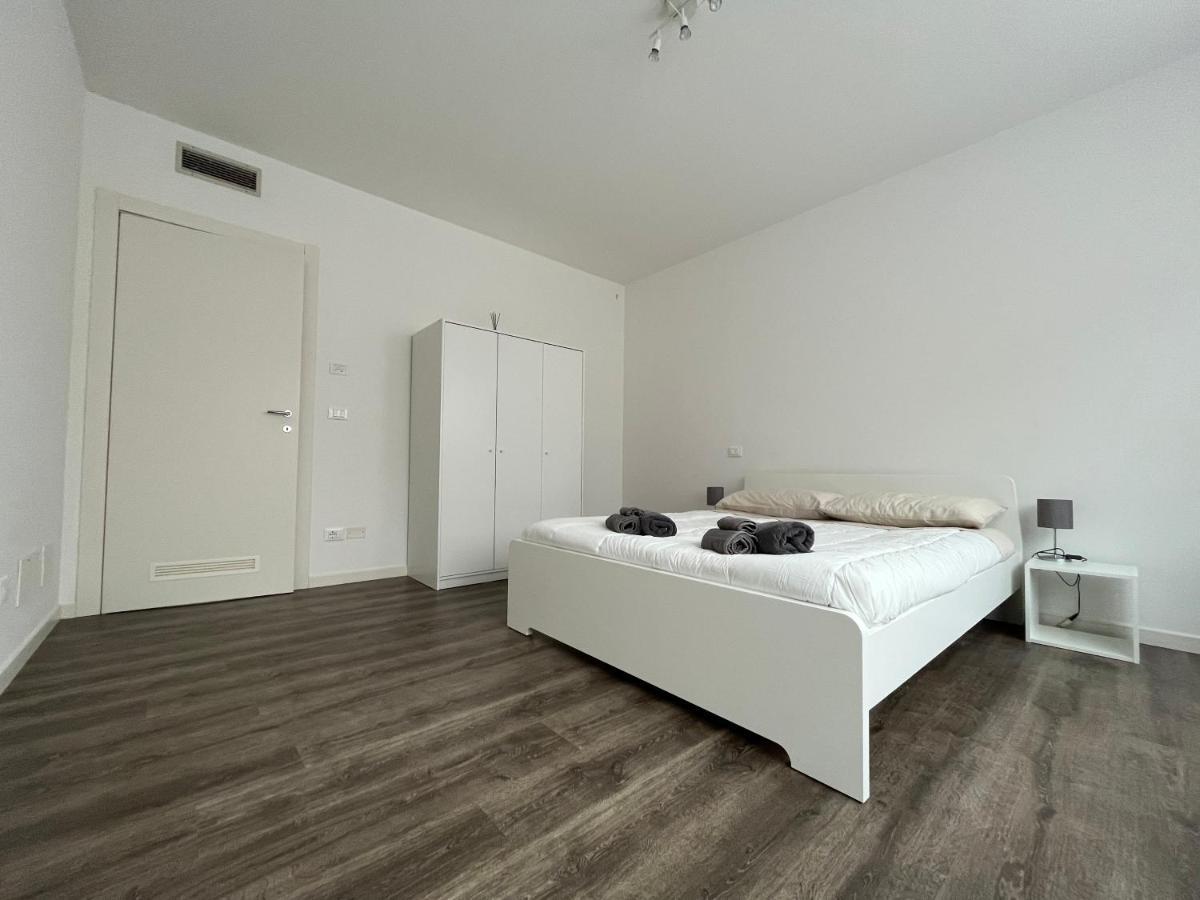 Modern Apartment - Centro Padova Bagian luar foto